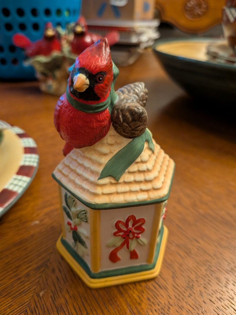 LENOX 2003 Winter Greetings Everyday Cardinal Stackable Salt & Pepper Shakers